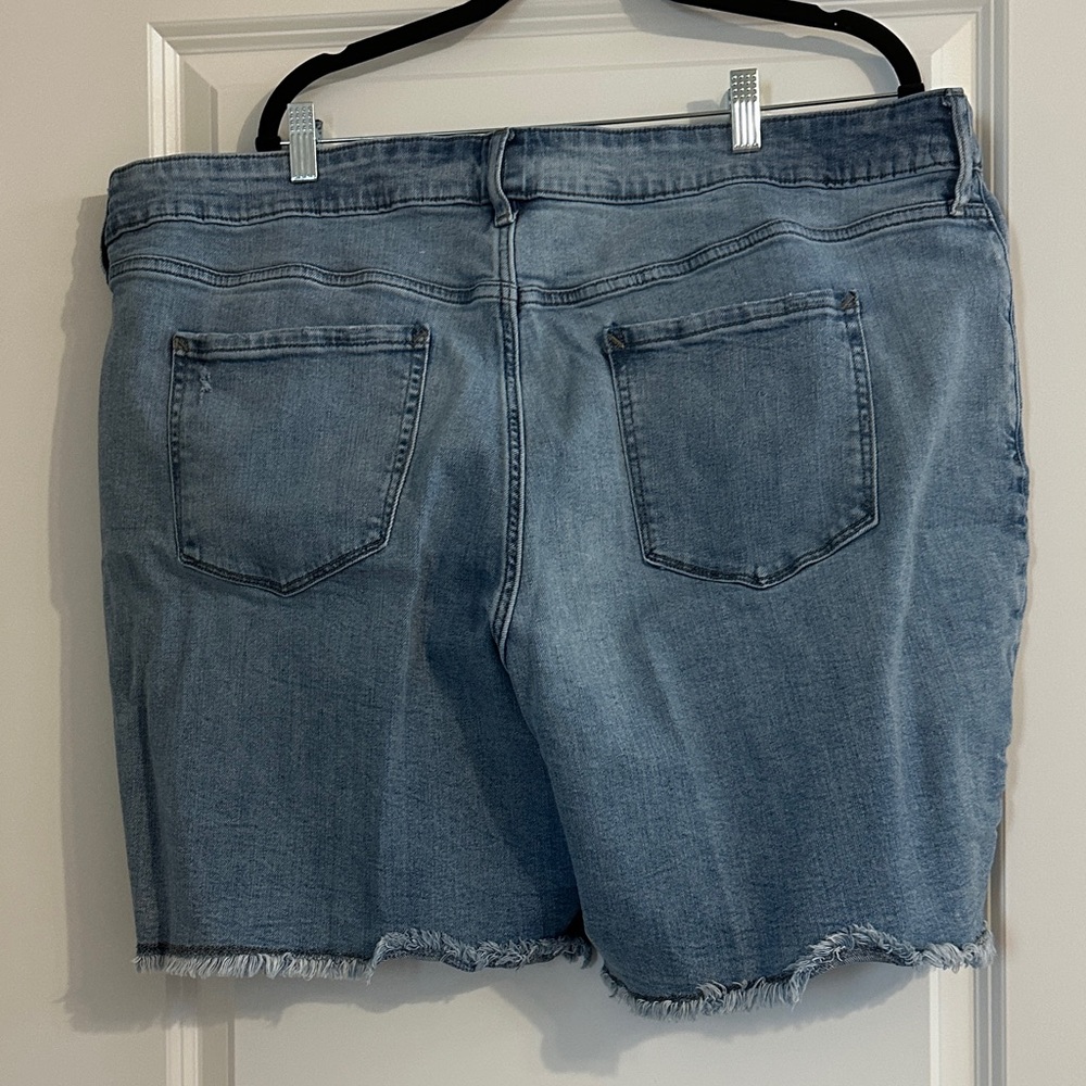a.n.a High-Rise Denim Midi Shorts - Picture 4 of 4